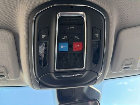 Used 2023 Jeep Grand Cherokee Limited image 24