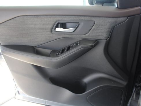 Used 2023 Nissan Rogue SV AWD/4WD image 12