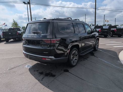 Used 2022 Jeep Wagoneer Series III AWD/4WD image 5