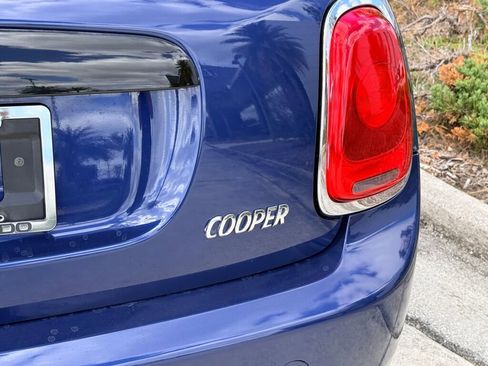 Used 2017 MINI Cooper 4-Door Hardtop image 11