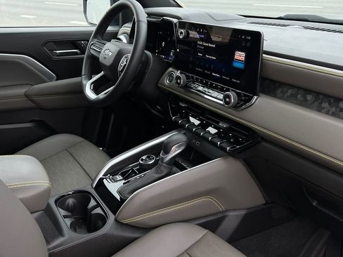 Used 2024 Chevrolet Colorado ZR2 w/ ZR2 Convenience Package III image 12