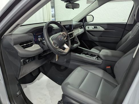 Used 2026 Ford Explorer Active w/ Active Comfort Package AWD/4WD image 17