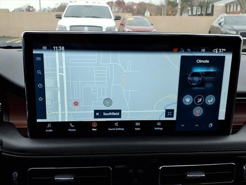 Certified 2022 Lincoln Nautilus Reserve image 18