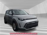 Used 2023 Kia Soul LX w/ LX Technology Package image 3