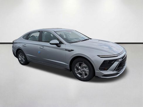 New 2026 Hyundai Sonata SE FWD image 2