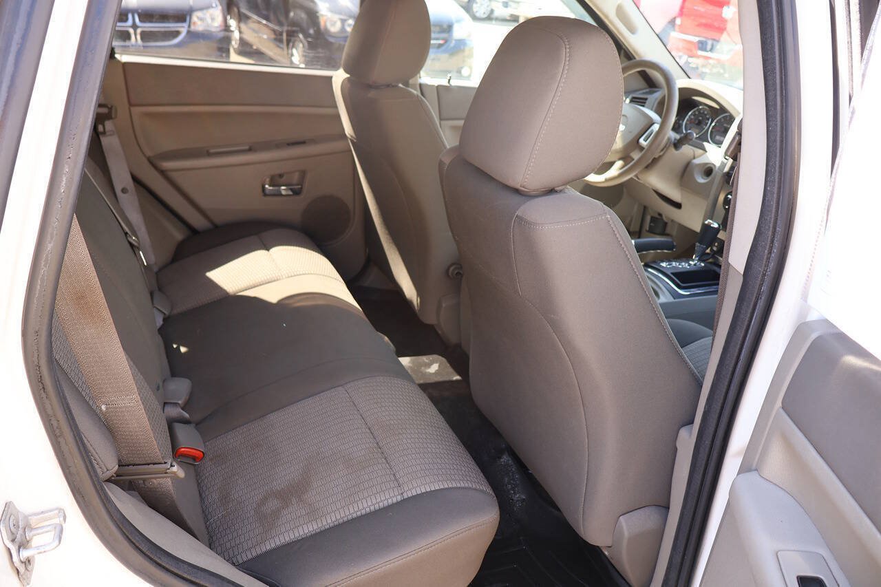 Used 2010 Jeep Grand Cherokee Laredo AWD/4WD image 21