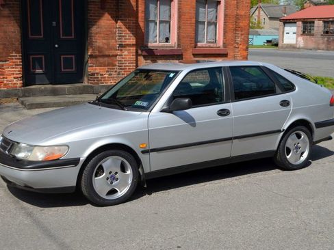 Used 1997 Saab 900 S FWD image 2