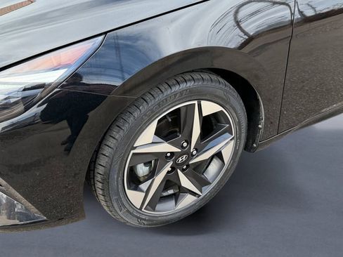 Used 2023 Hyundai Elantra Limited image 9