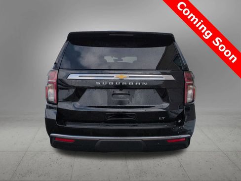 Used 2022 Chevrolet Suburban LT w/ Luxury Package image 5