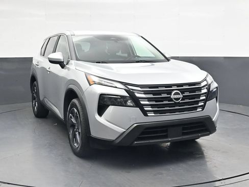 Used 2025 Nissan Rogue SV FWD image 2