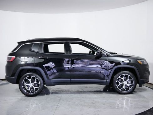 New 2025 Jeep Compass Limited image 8