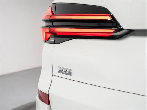 Used 2025 BMW X5 M60i w/ Executive Package image 37