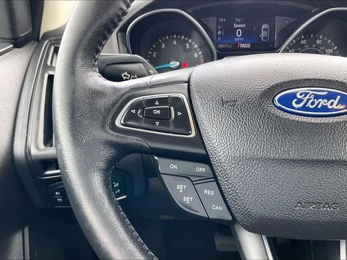 Used 2016 Ford Focus SE w/ Equipment Group 201A FWD image 10