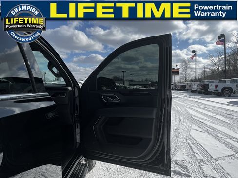 Used 2023 GMC Yukon SLE w/ Gmc Pro Safety Plus Package image 42