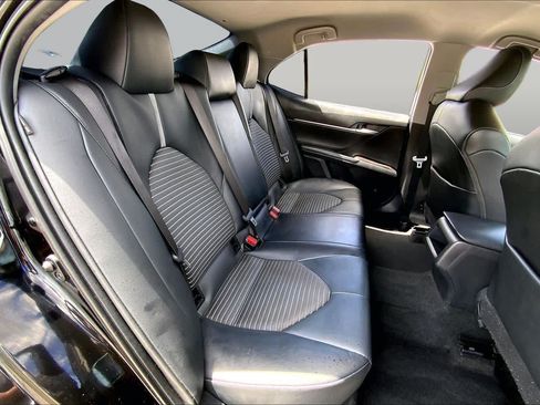 Used 2021 Toyota Camry SE FWD image 19