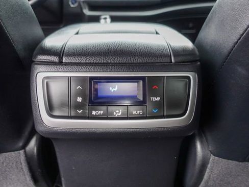 Certified 2018 Toyota Highlander SE image 31