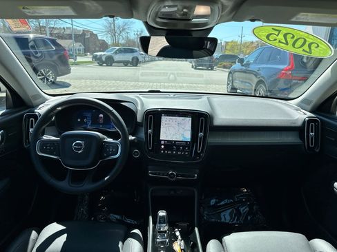 Used 2025 Volvo XC40 B5 Ultra AWD/4WD image 23