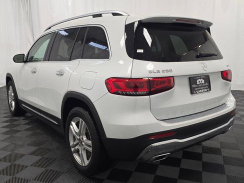 Used 2023 Mercedes-Benz GLB 250 4MATIC w/ Premium Package image 4