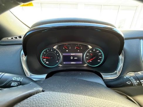 Used 2022 Chevrolet Traverse LT image 13