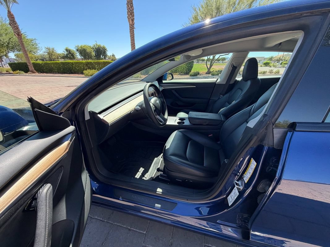 Used 2023 Tesla Model 3 Standard Range RWD image 9
