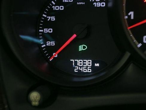 Used 2018 Porsche Macan Turbo image 39