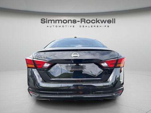 Used 2025 Nissan Altima 2.5 SV FWD image 3
