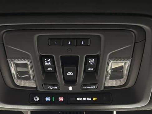 Used 2025 GMC Sierra 1500 Denali w/ Denali Reserve Package AWD/4WD image 32