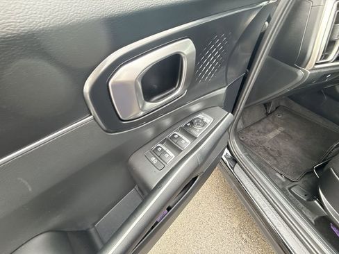 Used 2025 Kia Sorento LX image 13