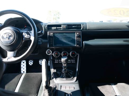 Used 2025 Toyota GR86 Premium image 21