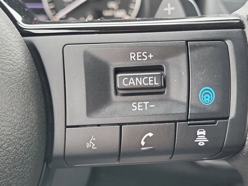 Used 2023 Nissan Rogue SV image 9