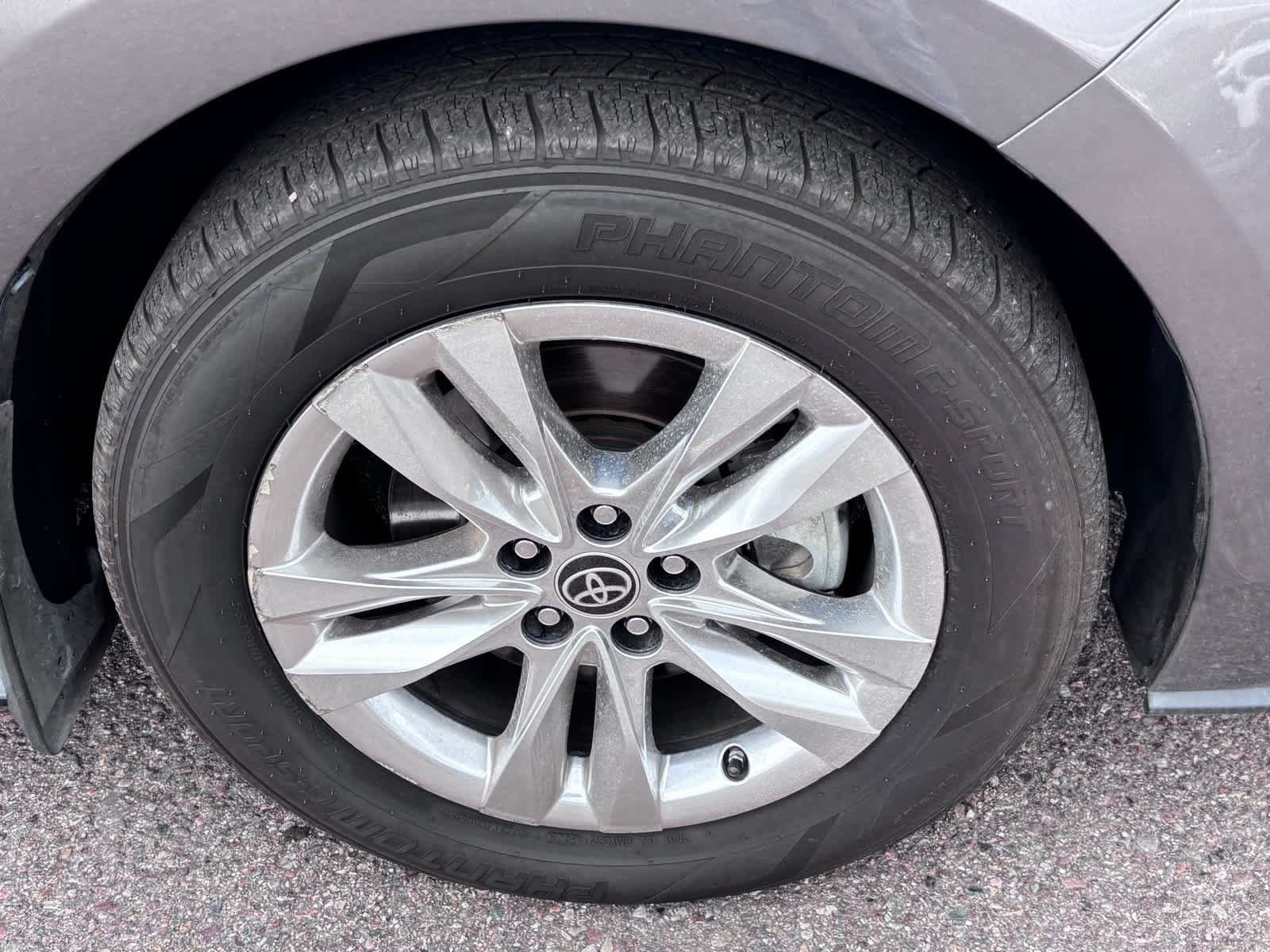 Used 2022 Toyota Sienna Limited FWD image 8