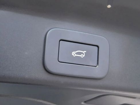 Used 2025 Jaguar F-PACE R-Dynamic S AWD/4WD image 7
