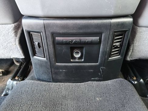 Used 2017 RAM 1500 Classic SLT w/ SLT Plus D←cor Group AWD/4WD image 13