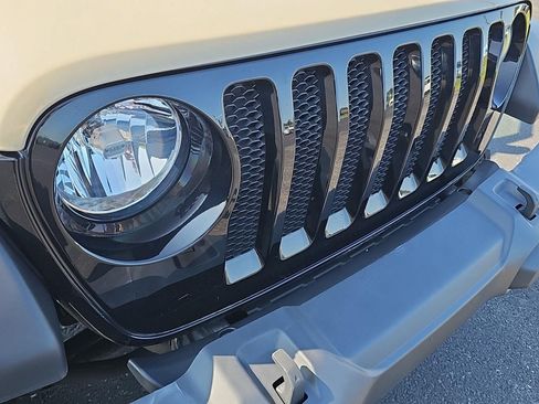 Used 2022 Jeep Wrangler Unlimited Sport AWD/4WD image 31