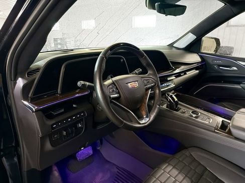 Used 2024 Cadillac Escalade ESV Premium Luxury Platinum AWD/4WD image 8