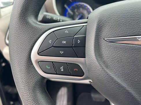 Used 2018 Chrysler Pacifica Touring Plus image 14