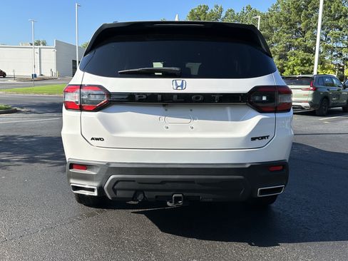 Used 2025 Honda Pilot Sport image 11