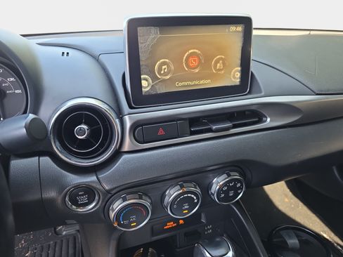 Used 2017 FIAT 124 Spider Classica RWD image 6