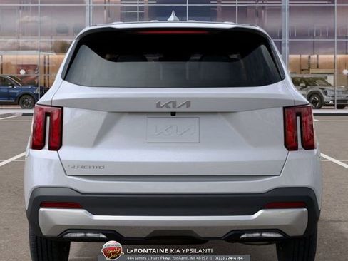 New 2025 Kia Sorento LX image 14