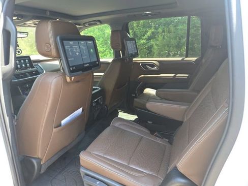 Used 2021 Chevrolet Suburban High Country w/ Premium Package AWD/4WD image 7