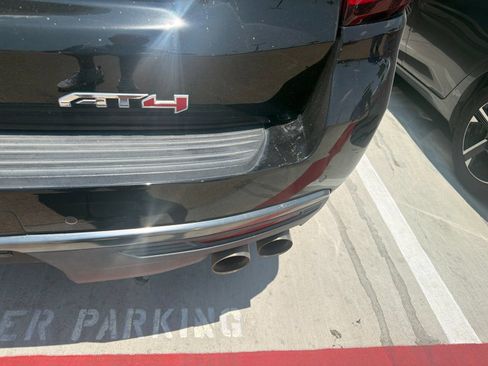 Used 2023 GMC Yukon AT4 w/ AT4 Premium Package AWD/4WD image 6