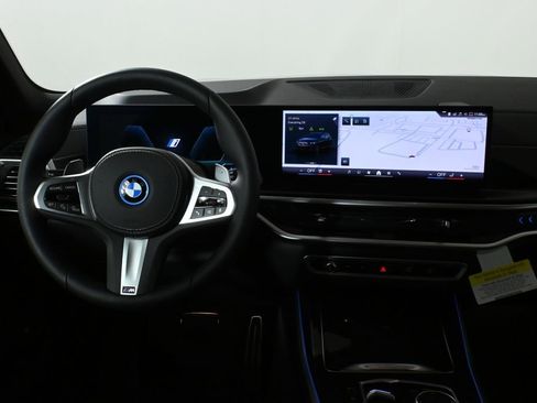 Used 2025 BMW X5 xDrive50e w/ M Sport Package image 18