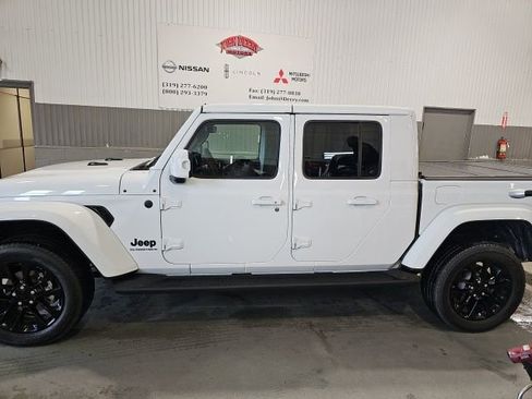 Used 2023 Jeep Gladiator Overland AWD/4WD image 6