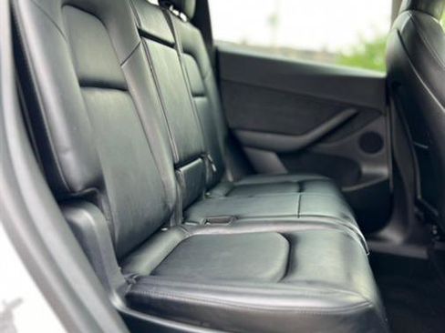 Used 2022 Tesla Model Y Long Range image 31