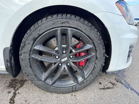 Used 2017 Volkswagen GTI Sport image 22