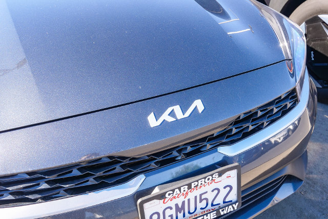 Used 2023 Kia Forte LXS FWD image 3