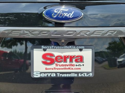 Used 2018 Ford Explorer XLT w/ Equipment Group 202A AWD/4WD image 32