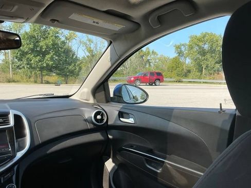 Used 2018 Chevrolet Sonic LT w/ Fun and Sun Package FWD image 23