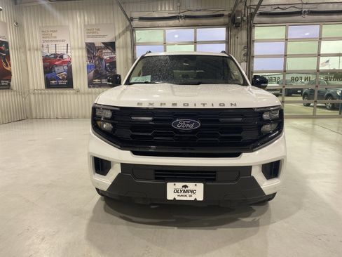 Used 2025 Ford Expedition Max Active AWD/4WD image 2