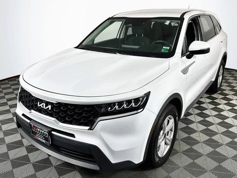 Used 2023 Kia Sorento LX FWD image 3
